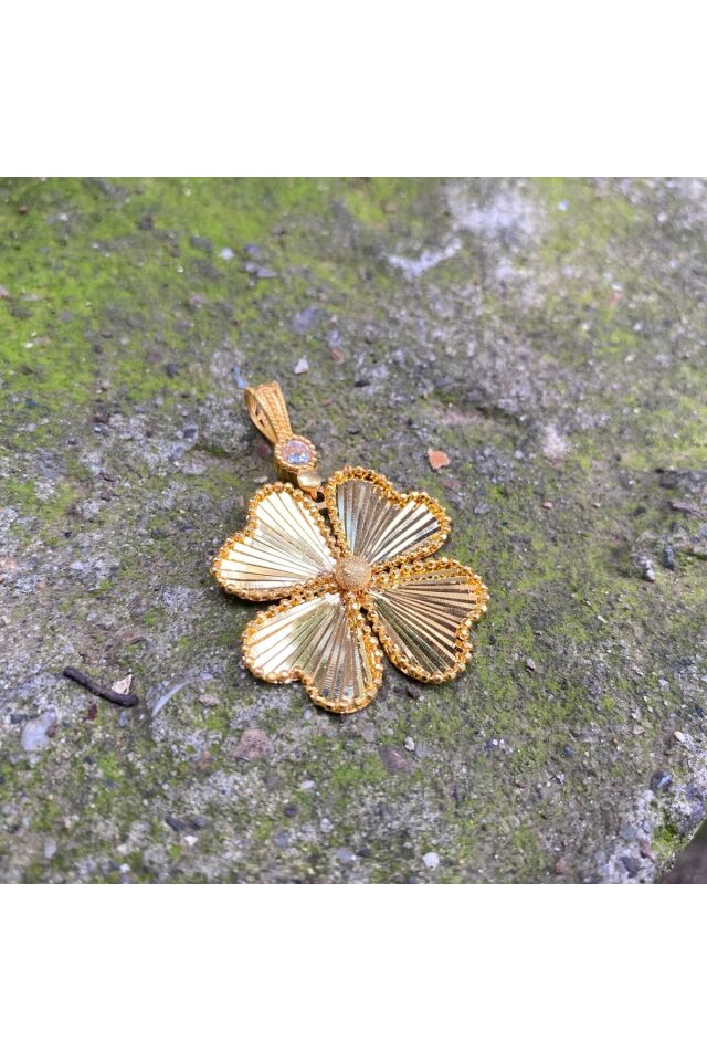 Altın yonca kolye ucu