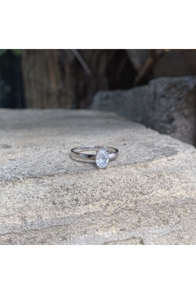 Altın tektaş yüzük