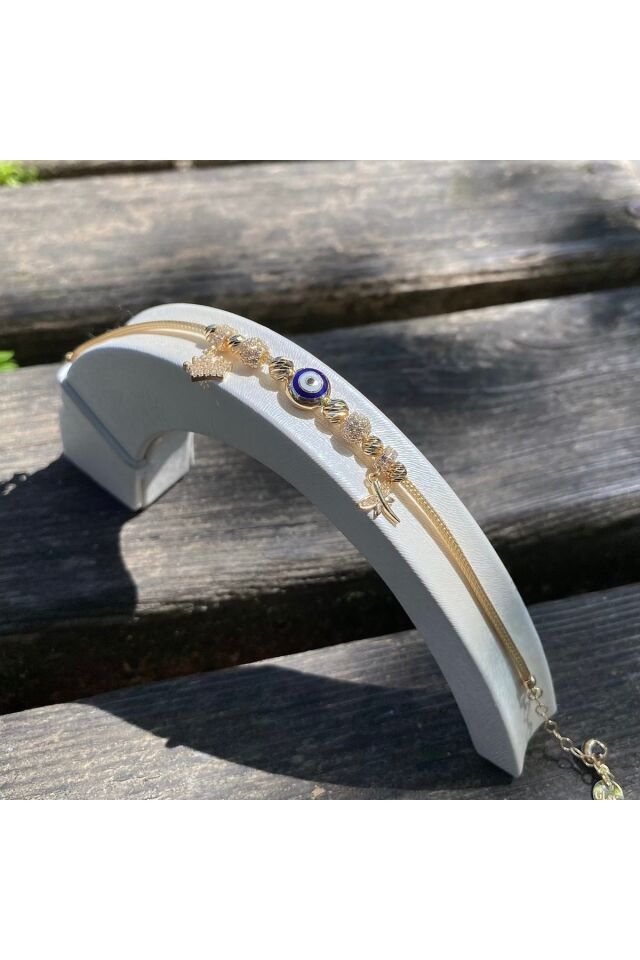 Altın sallantılı bileklik